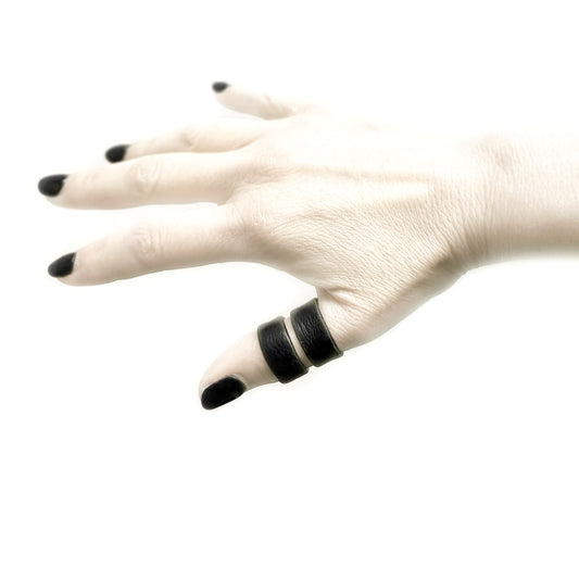 Black leather ring band for men and women | Oslo - Angela Pinto