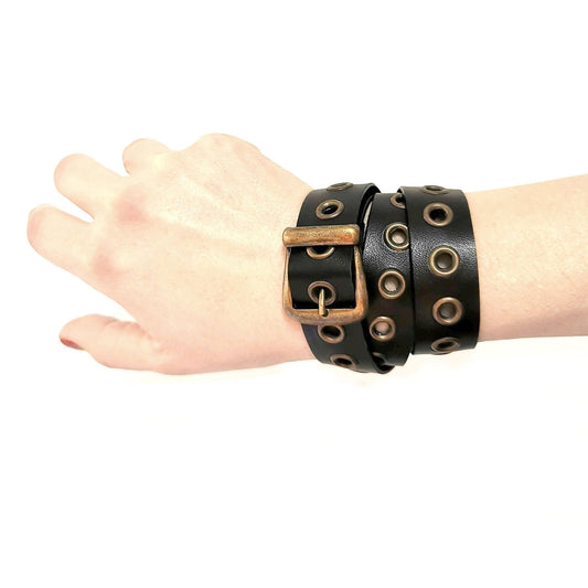Black leather wrap bracelet with eyelets | Detroit - Angela Pinto
