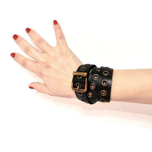 Black leather wrap bracelet with eyelets | Detroit - Angela Pinto