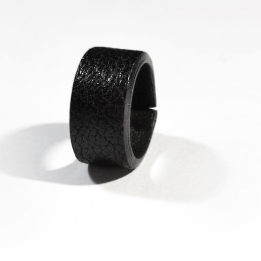 Black leather ring band for men and women | Oslo - Angela Pinto