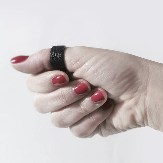 Black leather ring band for men and women | Oslo - Angela Pinto