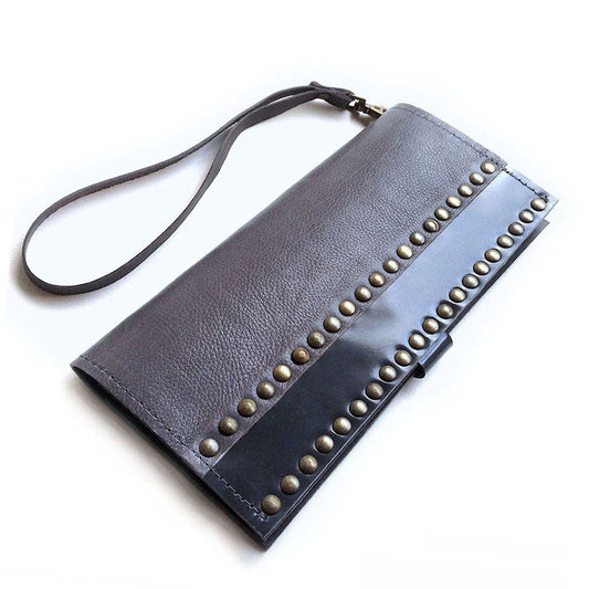 Gray leather wristlet wallet with studs | Narciso - Angela Pinto