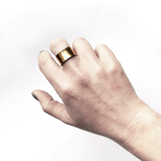 Shiny Gold leather ring | Oslo - Angela Pinto