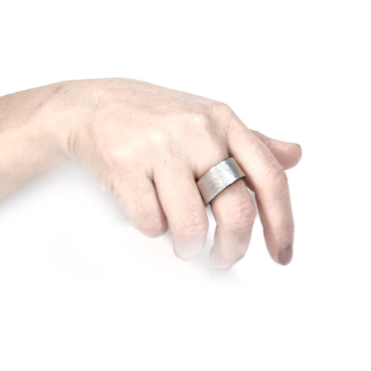 Silver leather band ring for men and women | Oslo - Angela Pinto