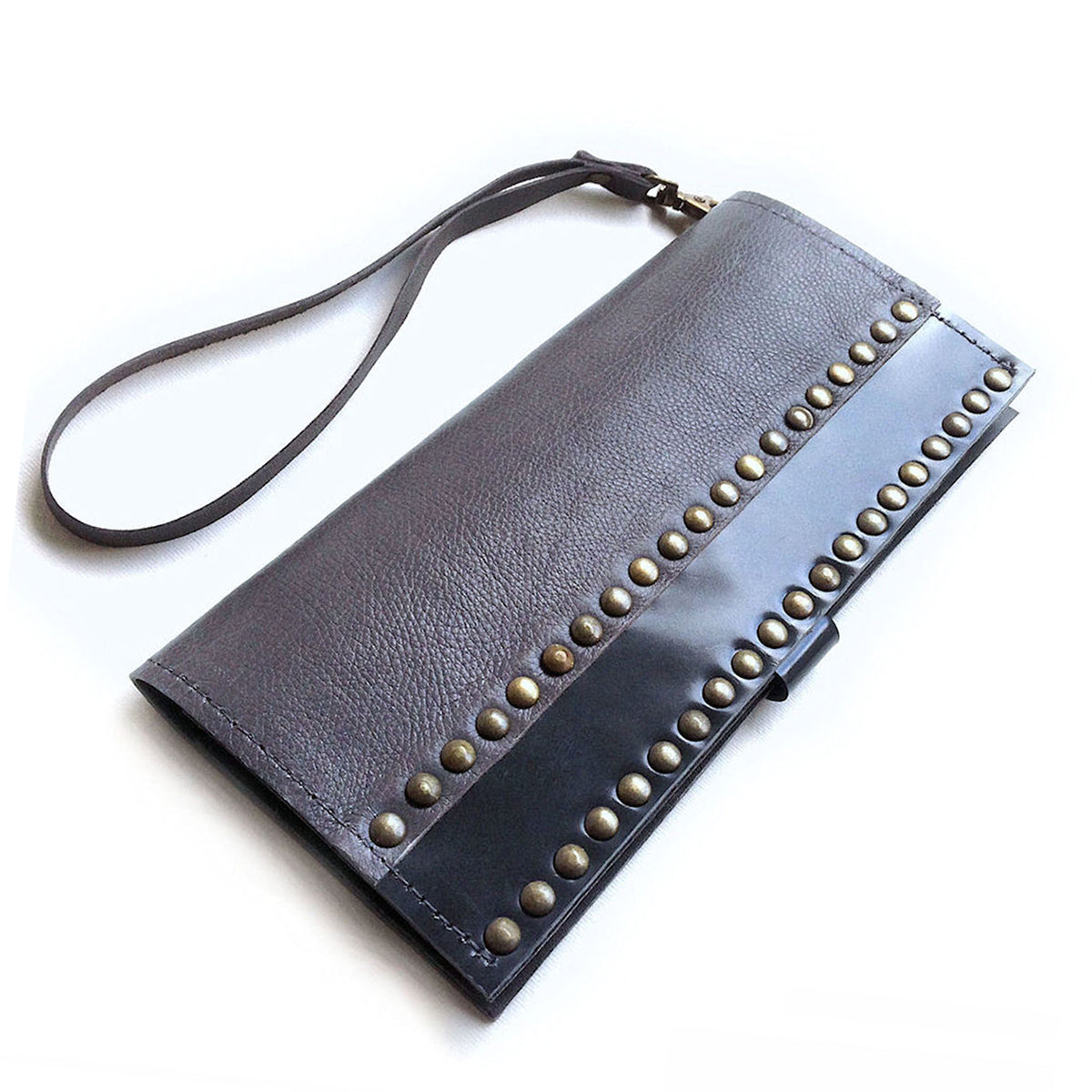 Gray leather wristlet wallet with studs | Narciso