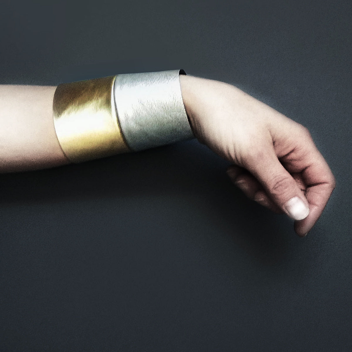 Maxi bracciale in pelle metallizzata bronzo | Nairobi