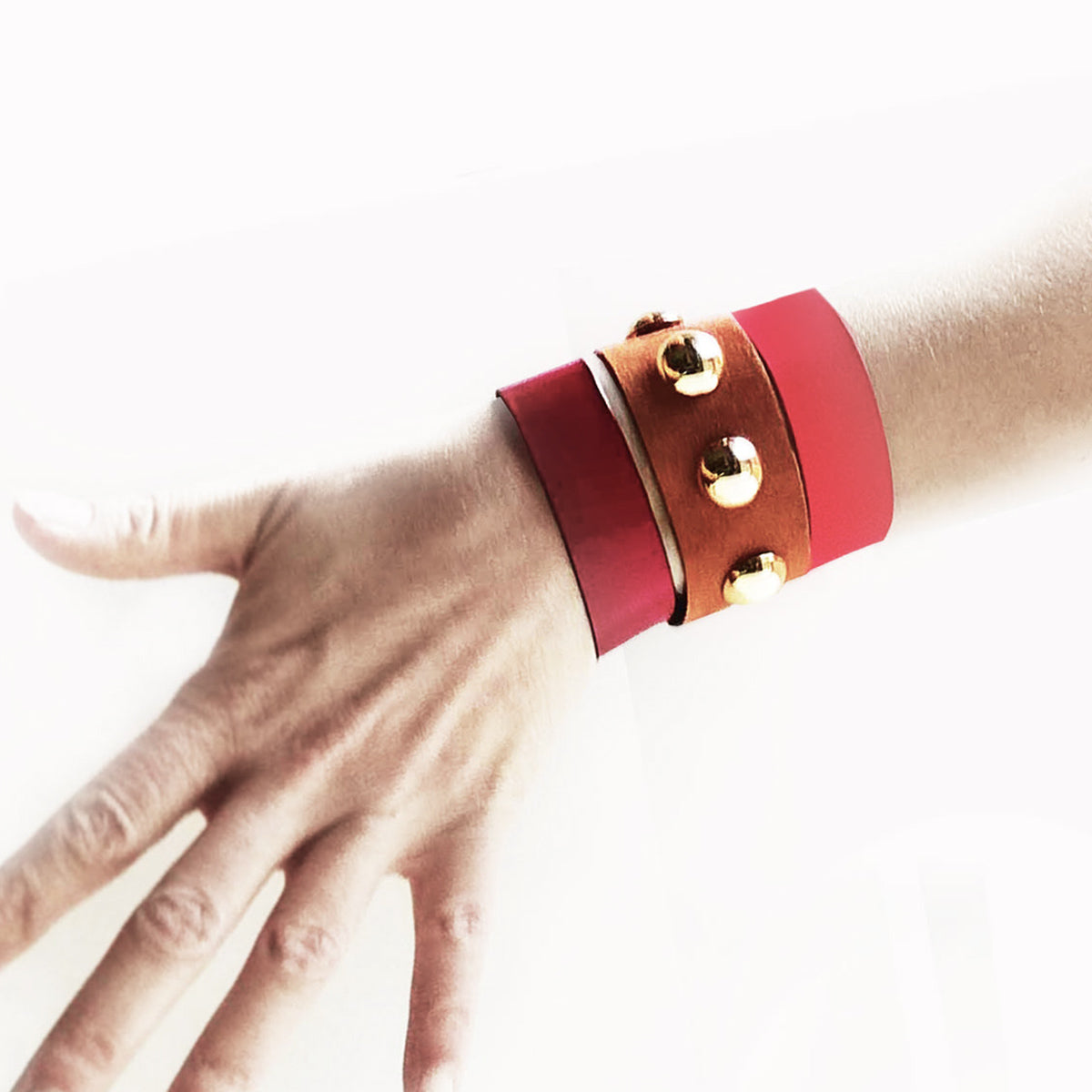 Women's red leather cuff with studs | Jabalia